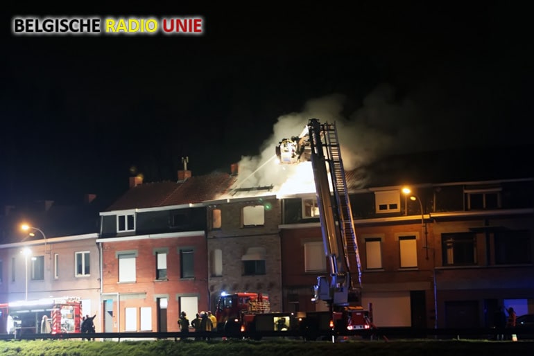 Woning aan de Sluizenkaai in Menen verwoest na zware brand