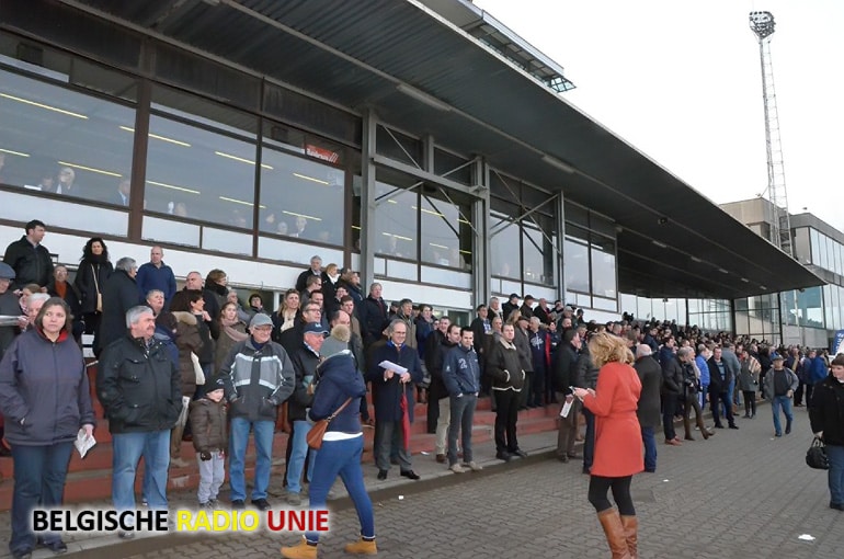 Mardi gras lokt ondanks het koude weer toch een kleine 4000 toeschouwers naar hippodroom in Kuurne