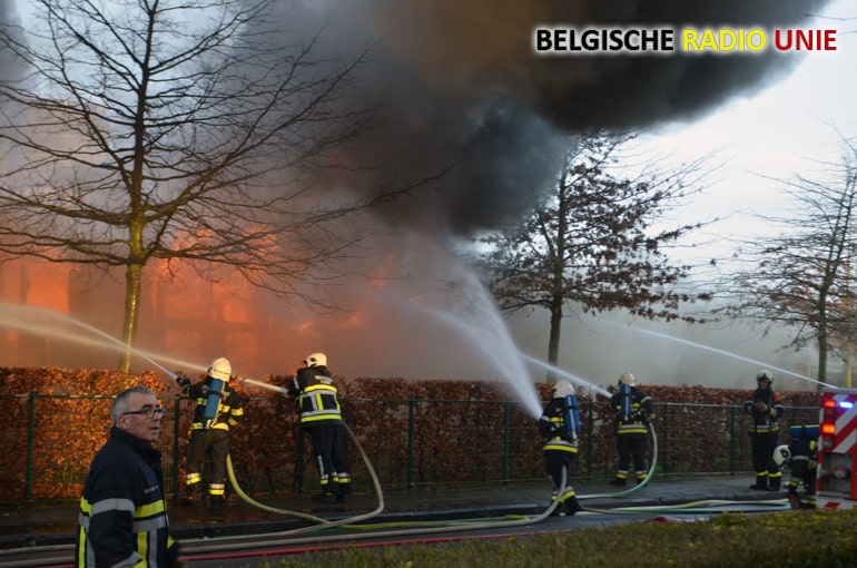 Zware brand op de Barakken in Menen vernielt jeugdlokalen