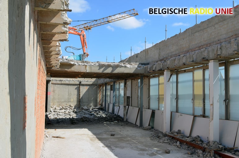 Start van afbraakwerken Sint Amandstoren in Kortrijk
