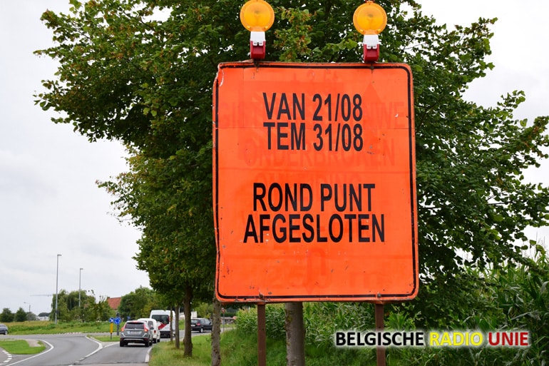 Verkeershinder aan de rotonde tussen Kuurne en Hulste
