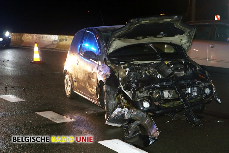 Wagen slipt en beland tegen de vangrails in Bissegem