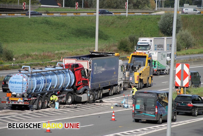 Dodelijk ongeval tussen 2 vrachtwagens op de E17 ter hoogte van Kortrijk Zuid