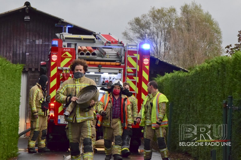 Brandweer opgeroepen voor brand gebouw, man verbrande snoeiafval