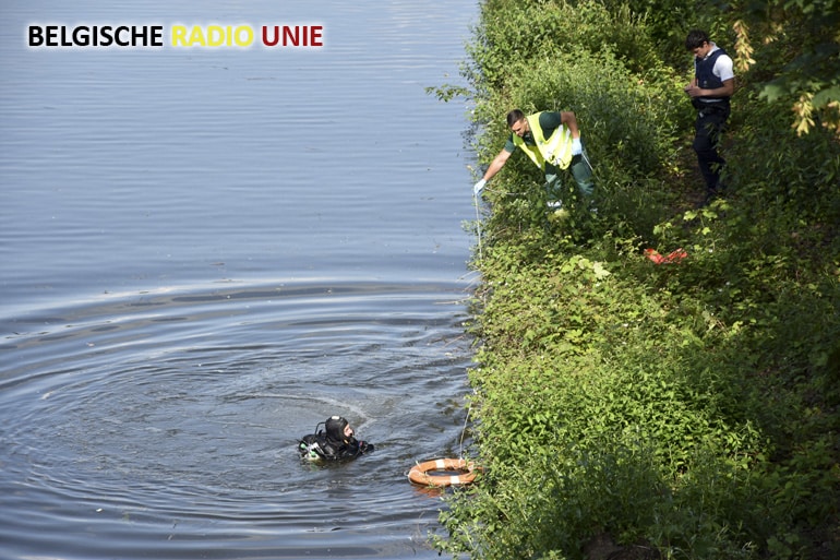 Man sukkelt ter hoogte van de Bruanebrug in het water en verdrinkt