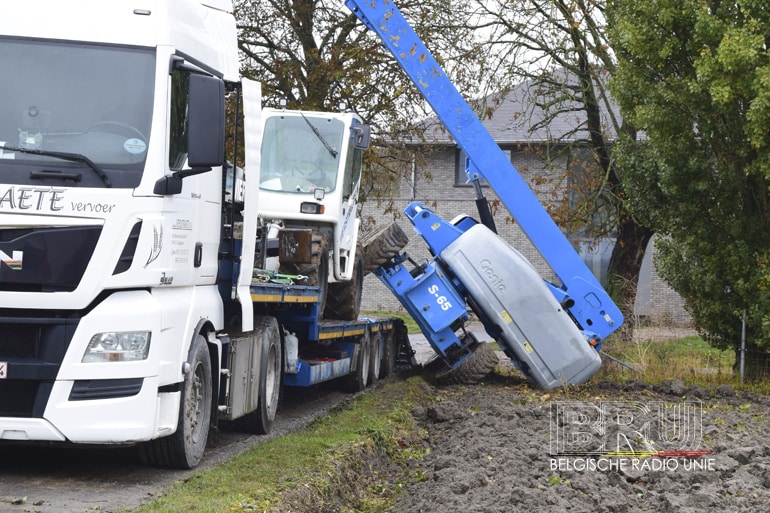 Man zwaargewond na val uit hoogtewerker