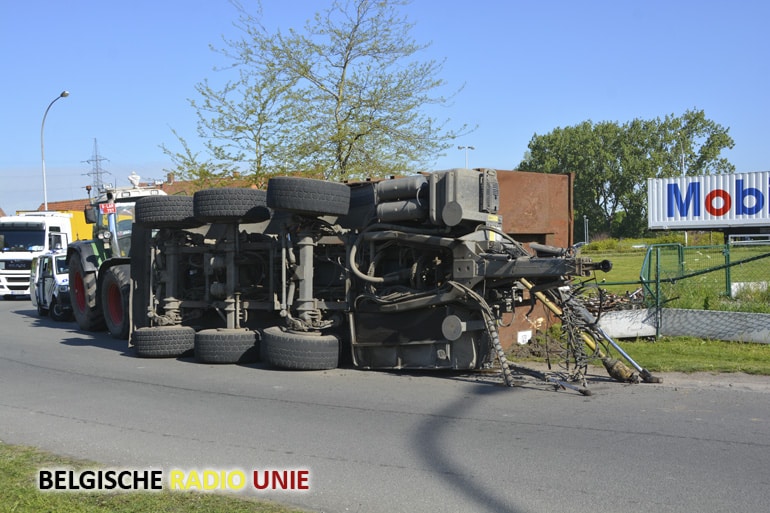 Landbouwer verliest lading oud ijzer