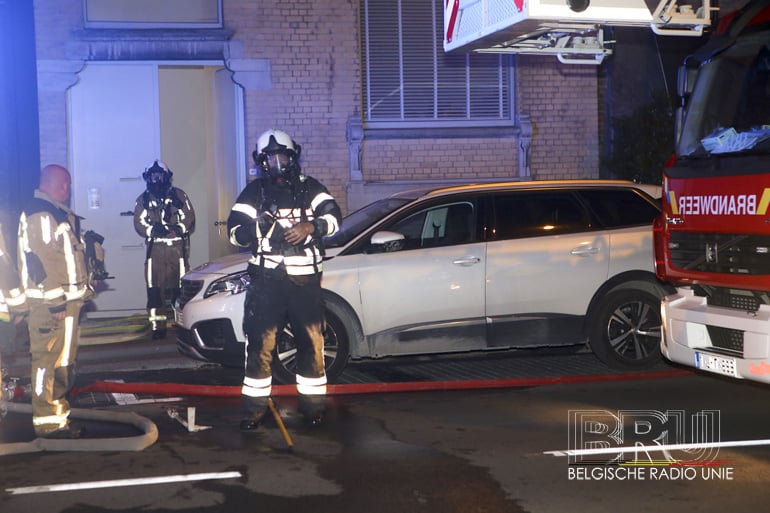 Brand vernielt slaapkamer van appartement in Kortrijk, bewoners ongedeerd