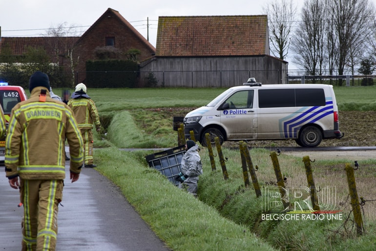 2 containers van elk 1000 liter met vloeistof gedumpt in Zonnebeke