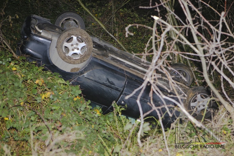 Wagen belandt in struikgewas op de E17 in Waregem, Fransman gewond