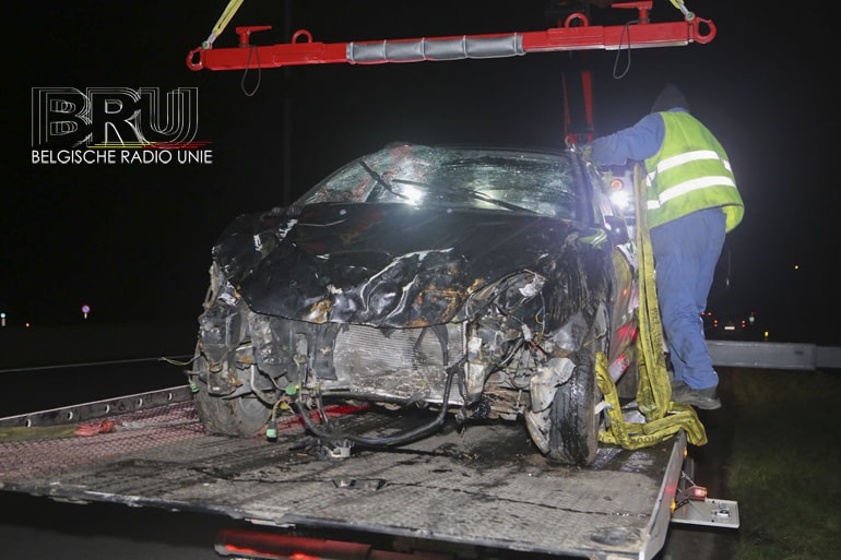 Wagen belandt in struikgewas op de E17 in Waregem, Fransman gewond