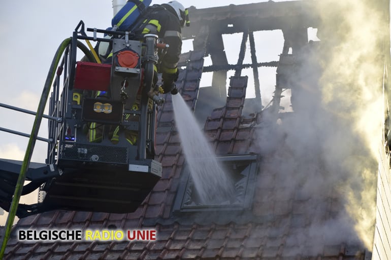 Brand vernielt een koppelwoning in Lendelede