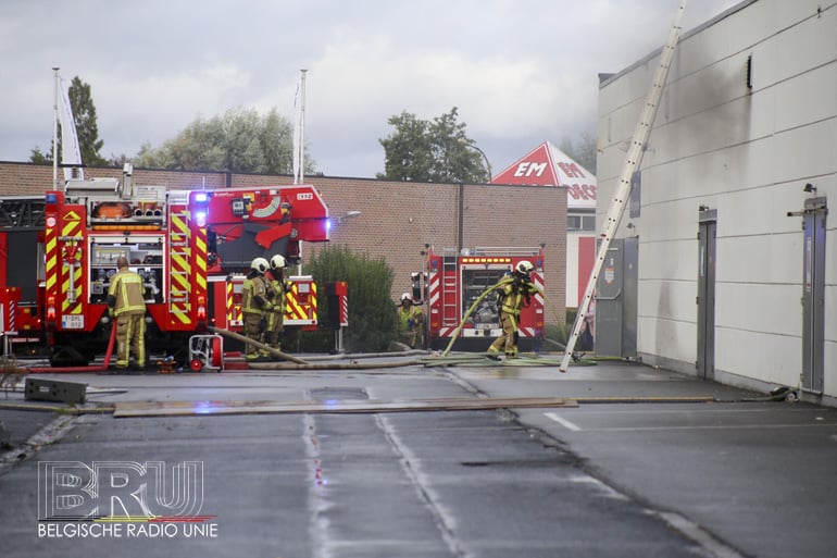 Heel wat rookschade na brand in magazijn Dreamland Kuurne