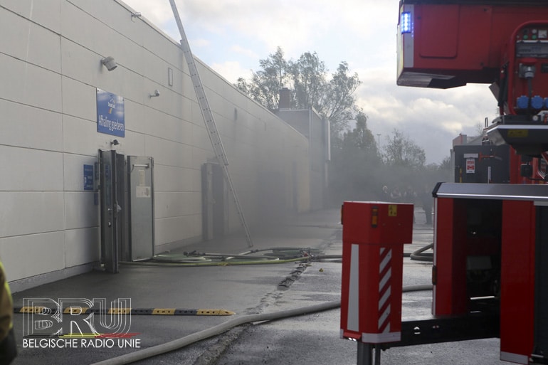 Heel wat rookschade na brand in magazijn Dreamland Kuurne