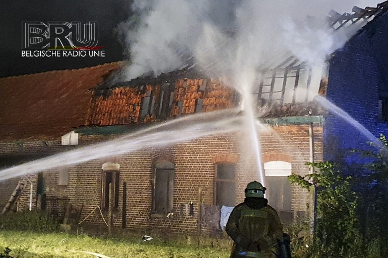 Boerderij vernield door brand in Wervik