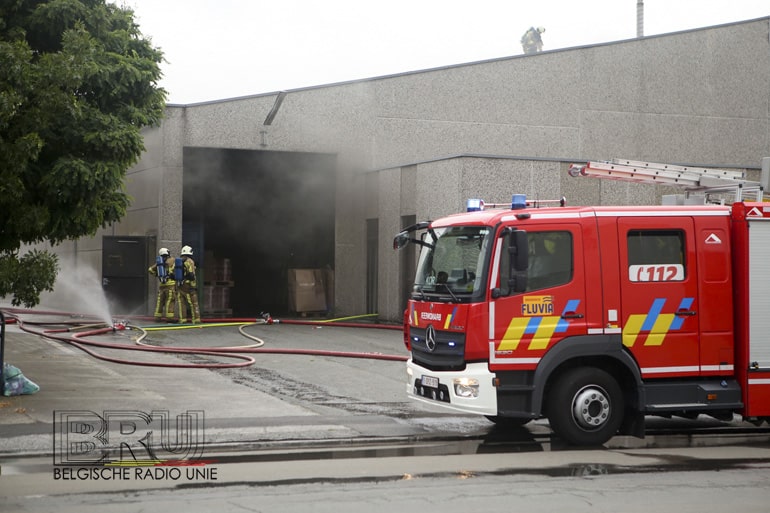 Brand bij verpakkingsbedrijf in Wevelgem zet volledige bedrijfshal onder de rook