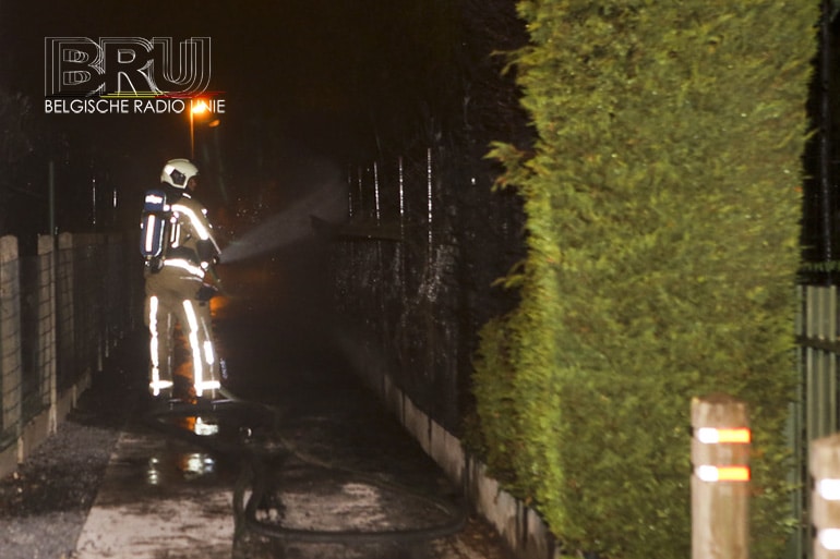 Brandende haag beschadigt twee aangrenzende villa's in Desselgem