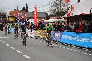 Boonen wint nipt de sprint van Kuurne-Brussel-Kuurne