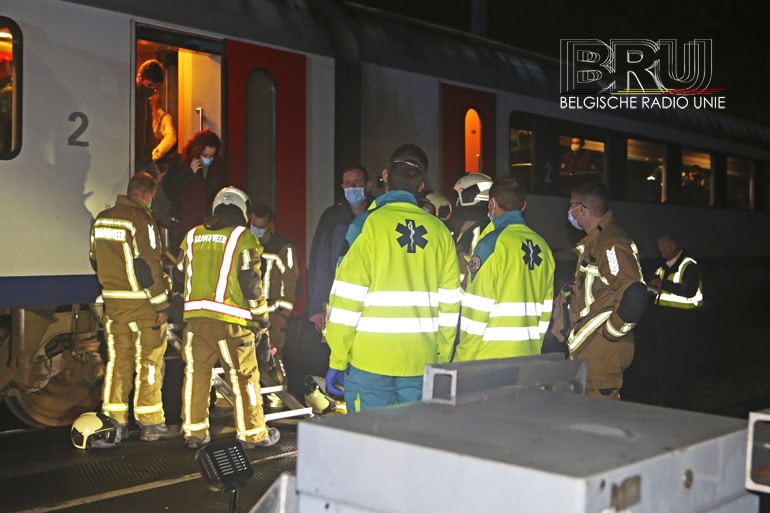 Geen treinverkeer tussen Kortrijk en Poperinge na afgeknakte bovenleiding