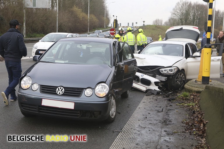 3 voertuigen betrokken bij een verkeersongeval op de R8 in Bissegem