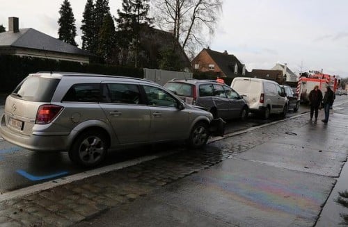4 auto's botsen tegen elkaar in Waregem