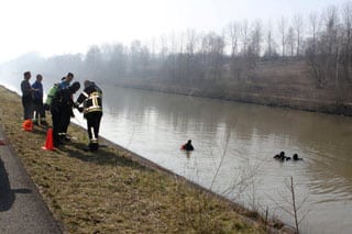auto gevonden in het kanaal Kortrijk-Bossuit