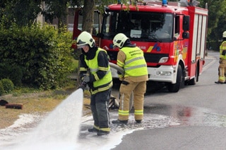 Riooldeksel slaat gat in brandstoftank