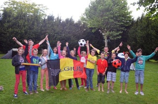 Dertien leerlingen van gemeentelijke Pienterschool in Kuurnekamperen in schooltuin