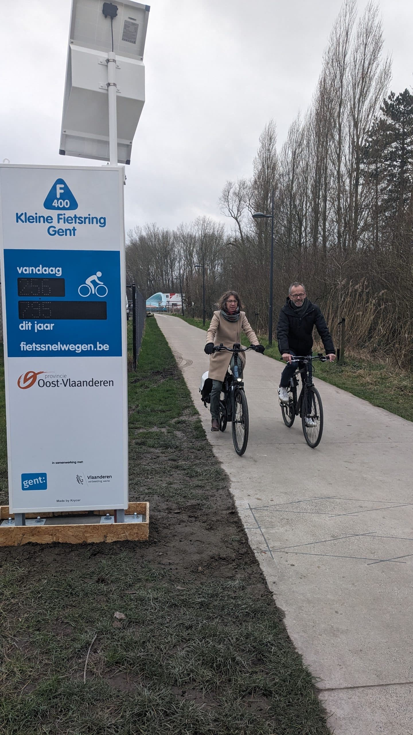 Nieuwe fietstelpaal monitort aantal fietsers op de fietsring F400 rond Gent