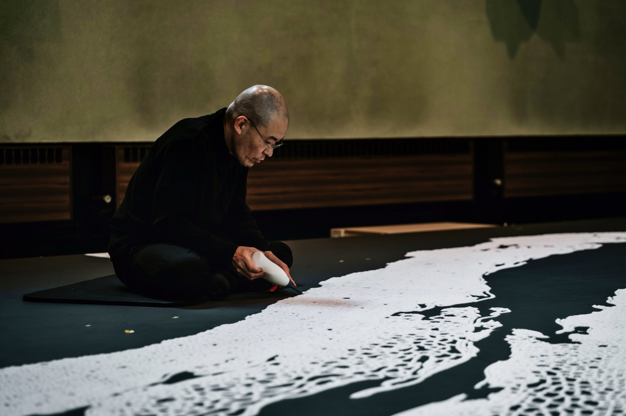 Japanse kunstenaar Motoi Yamamoto realiseert ‘zoutwerk’ voor Triënnale Kortrijk 2024