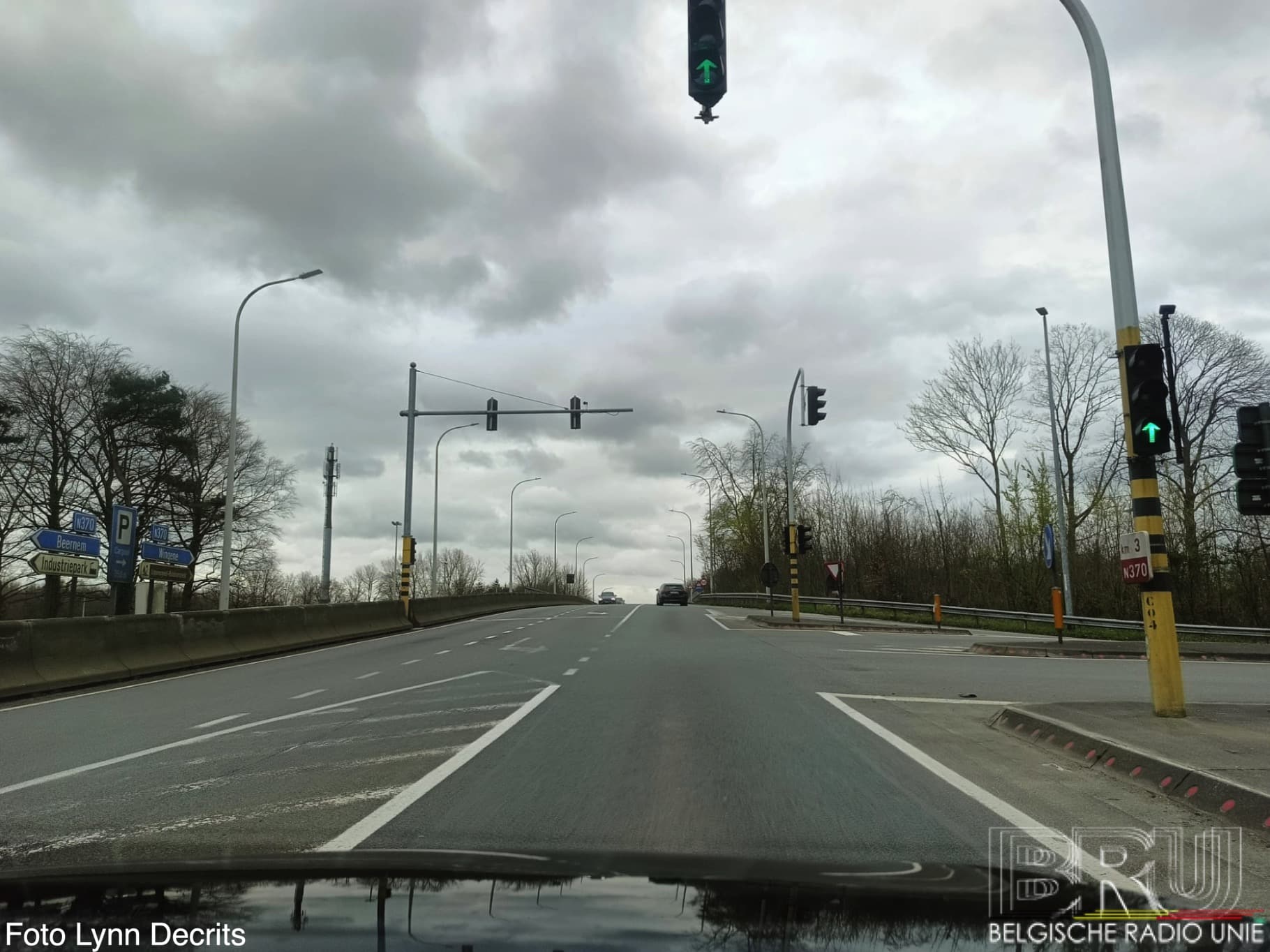 Vernieuwde rijweg op Reigerlostraat (N370) aan op- en afrittencomplex Beernem 