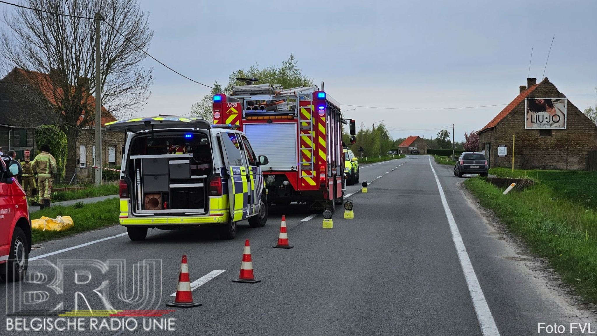 Bestuurder (67) wordt onwel en belandt in gracht