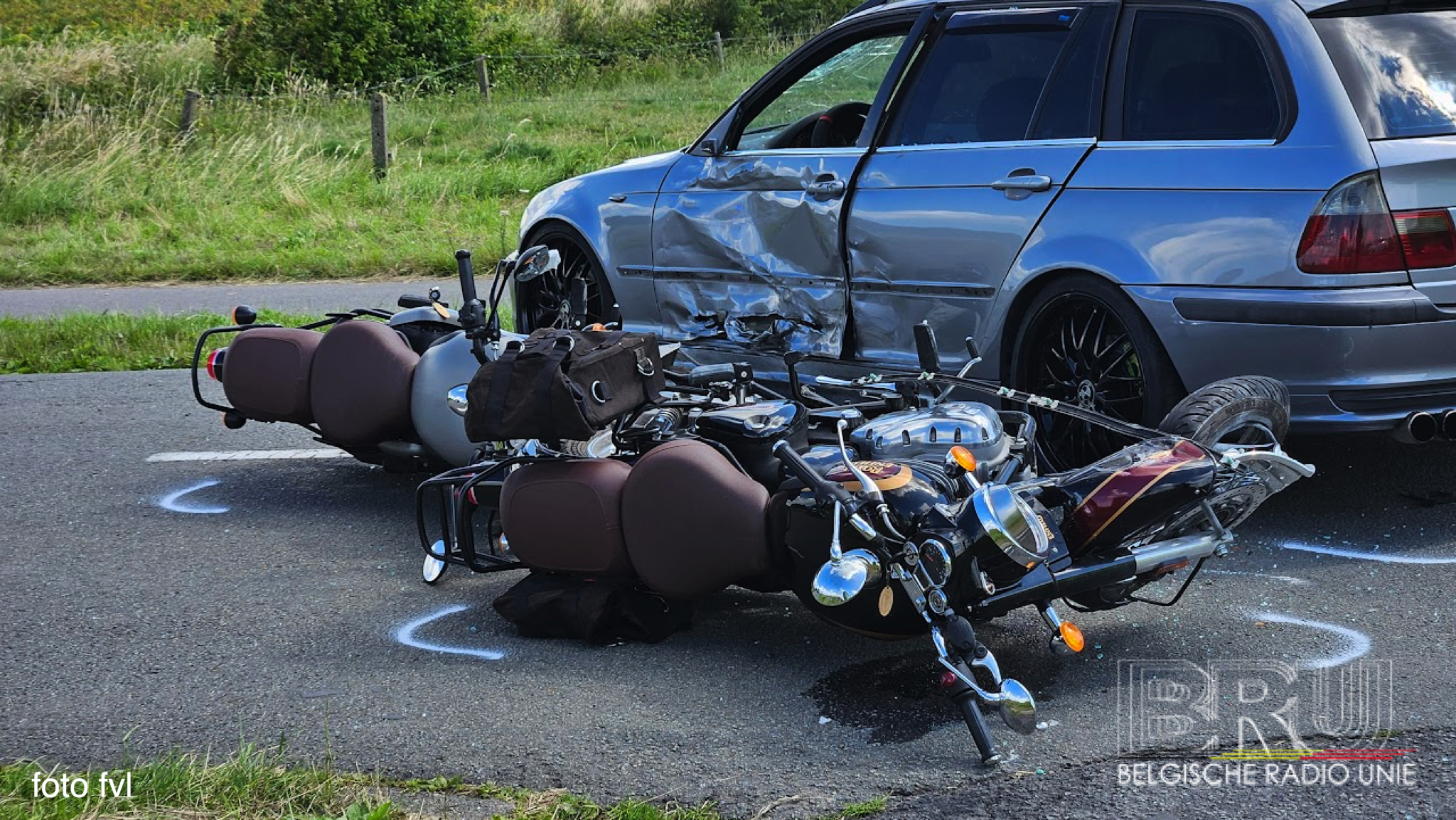 Twee motorrijders gewond na botsing met wagen