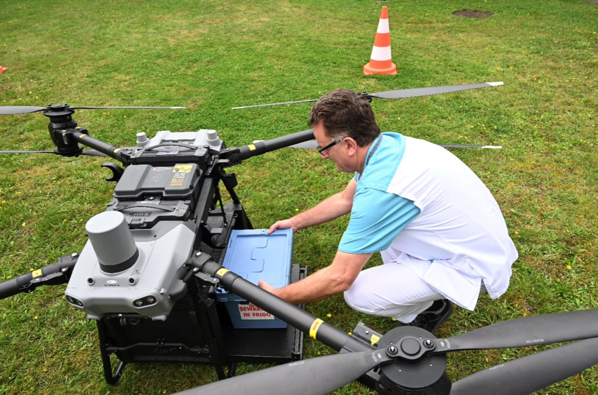 Droprise en Vives bundelen krachten: geslaagd drone transport van temperatuurgevoelige medicatie