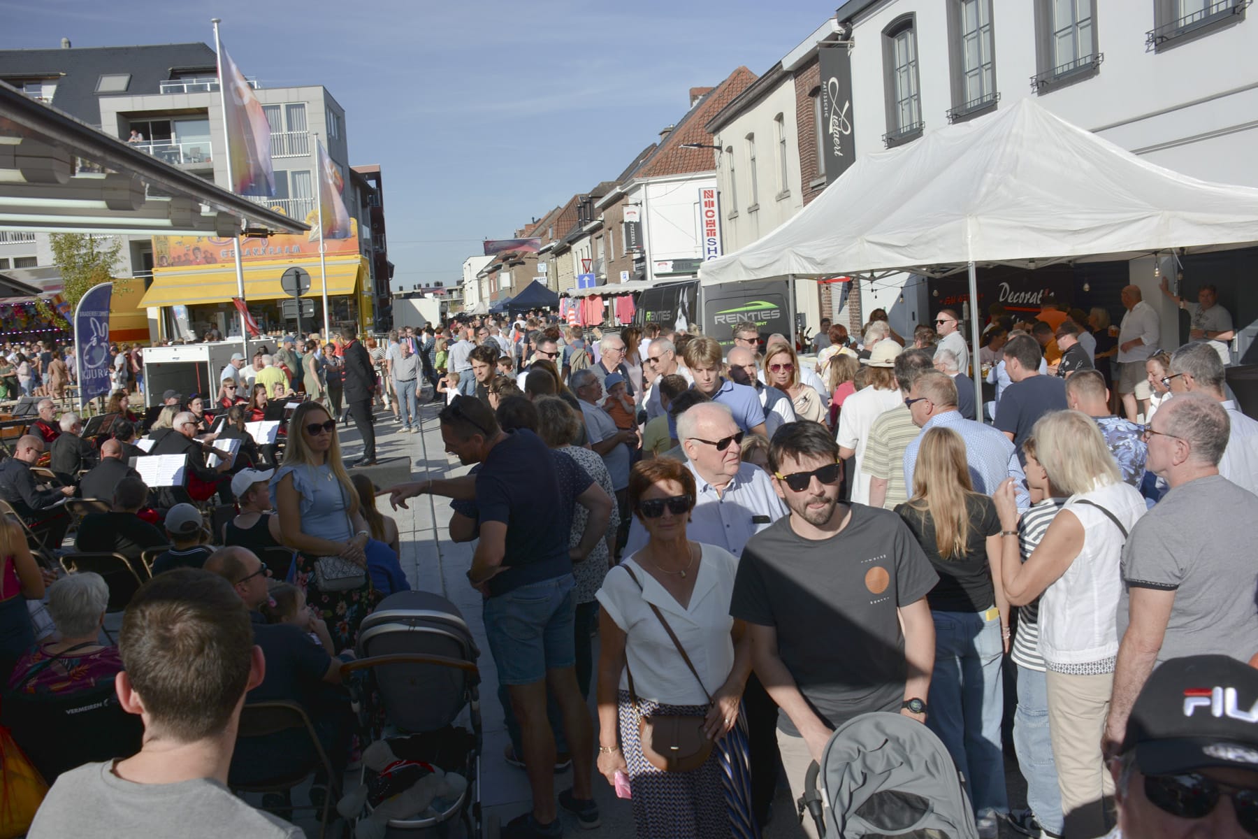 Ezelfeesten Kuurne braderie en straatanimatie