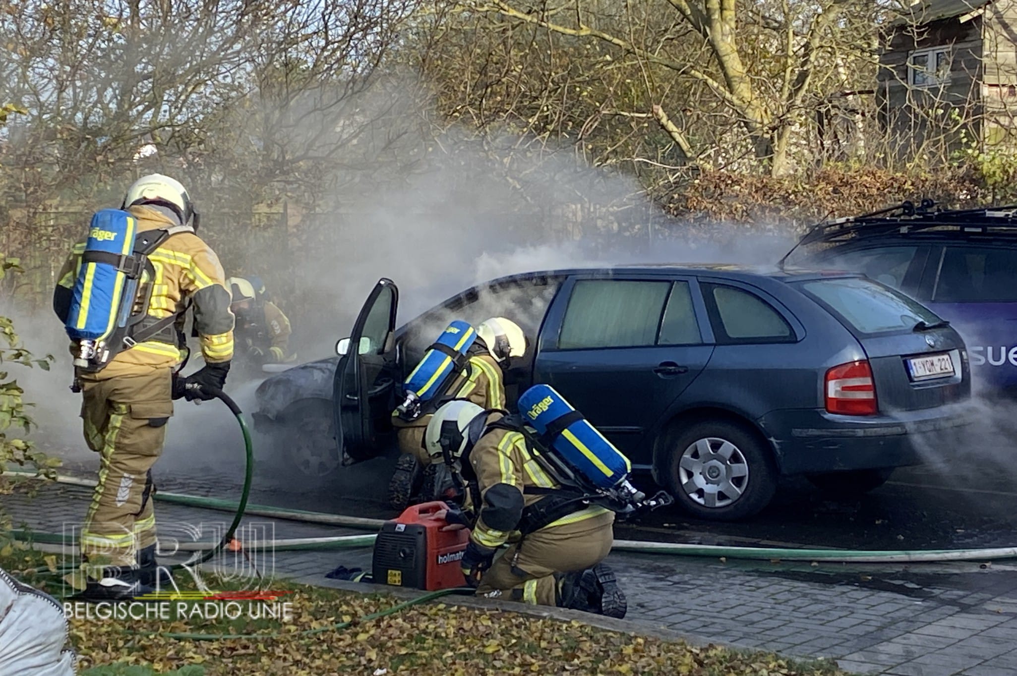 Voertuig in vlammen op aan de Meihoek in Kuurne