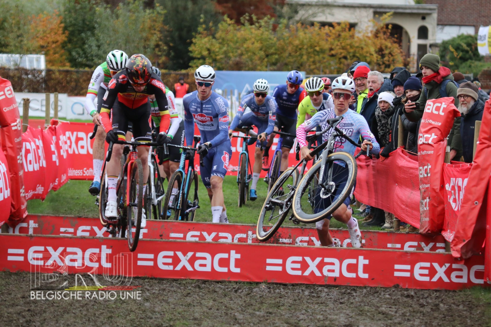 Fem van Empel en Eli Iserbyt triomferen op zesde editie CAPS Urban Cross Kortrijk