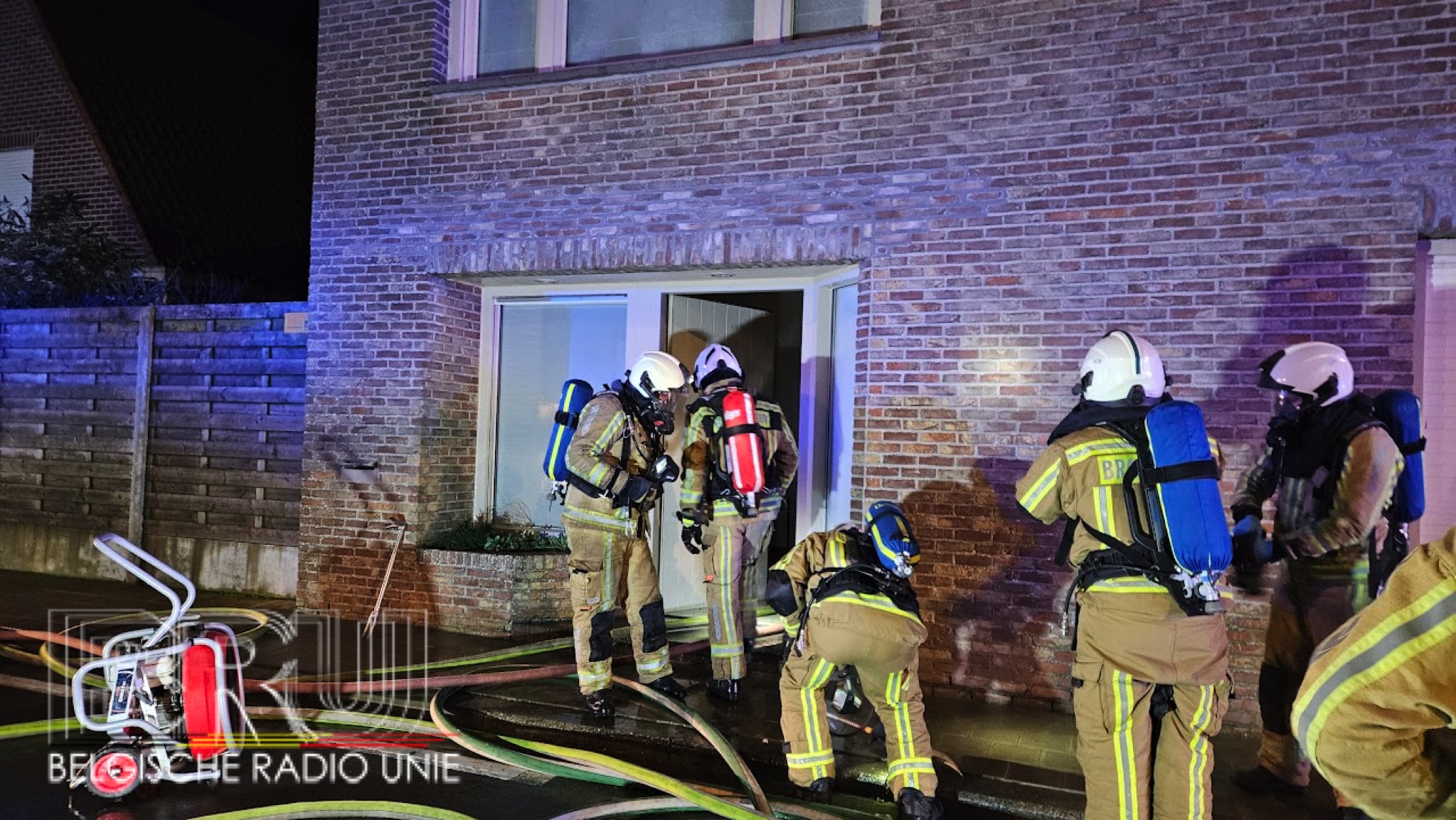 Schoorsteenbrand breidt zich verder uit naar houten roostering van woning in Bovekerke: woning tijdelijk onbewoonbaar 