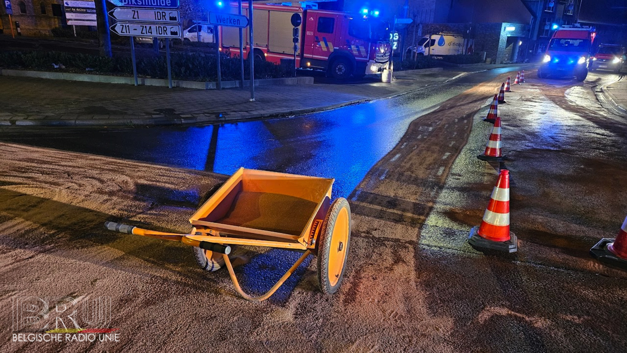 Brandweer Westhoek urenlang in de weer voor opruimen vettige substantie in Zarren 