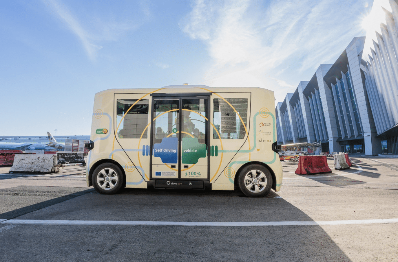 Brussels Airport test zelfrijdende shuttle op tarmac in het kader van Europees Stargate-project