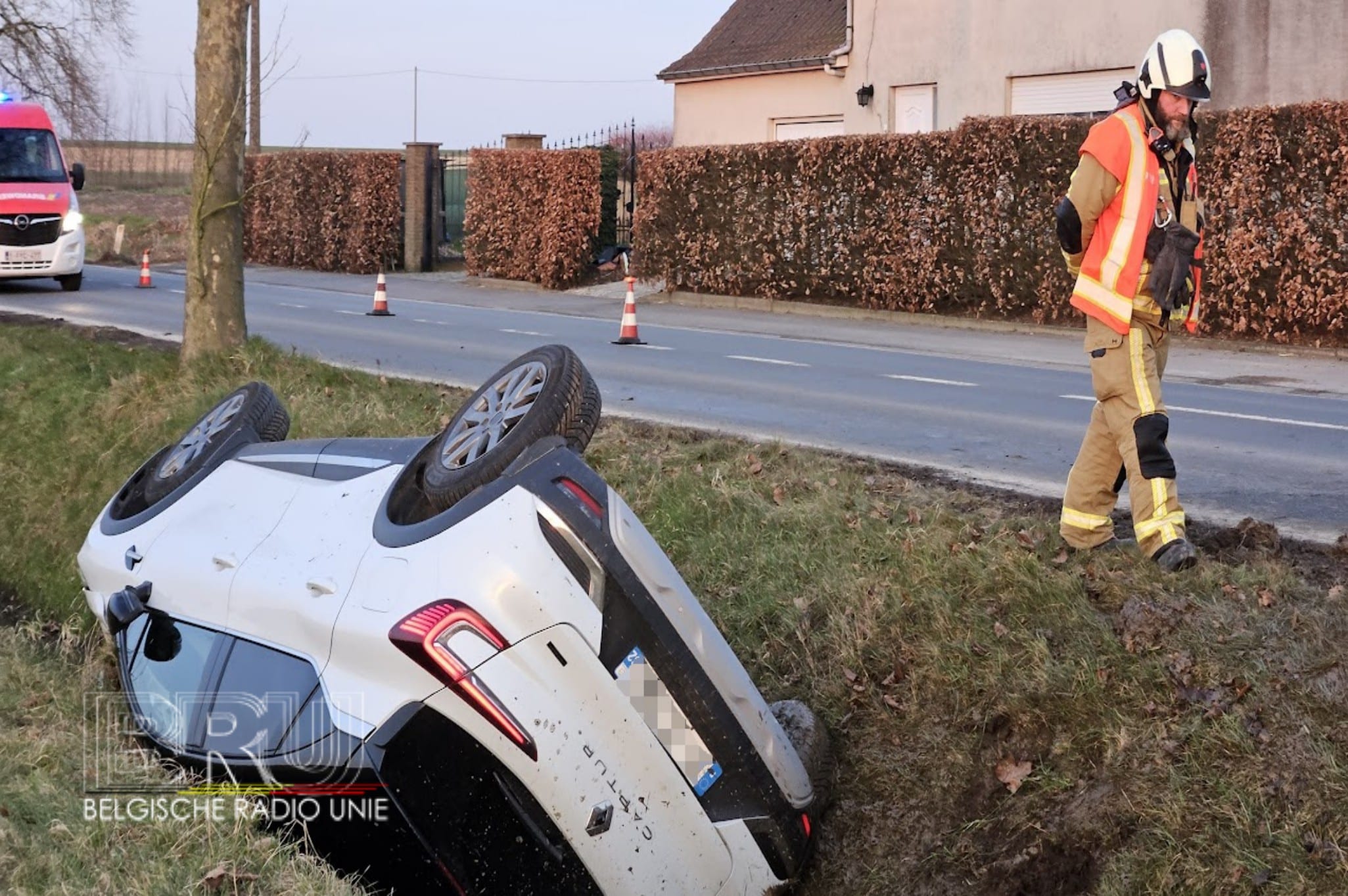 Auto in gracht