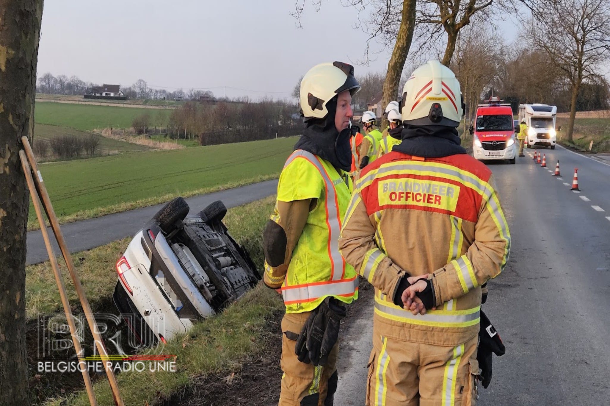 Auto in gracht