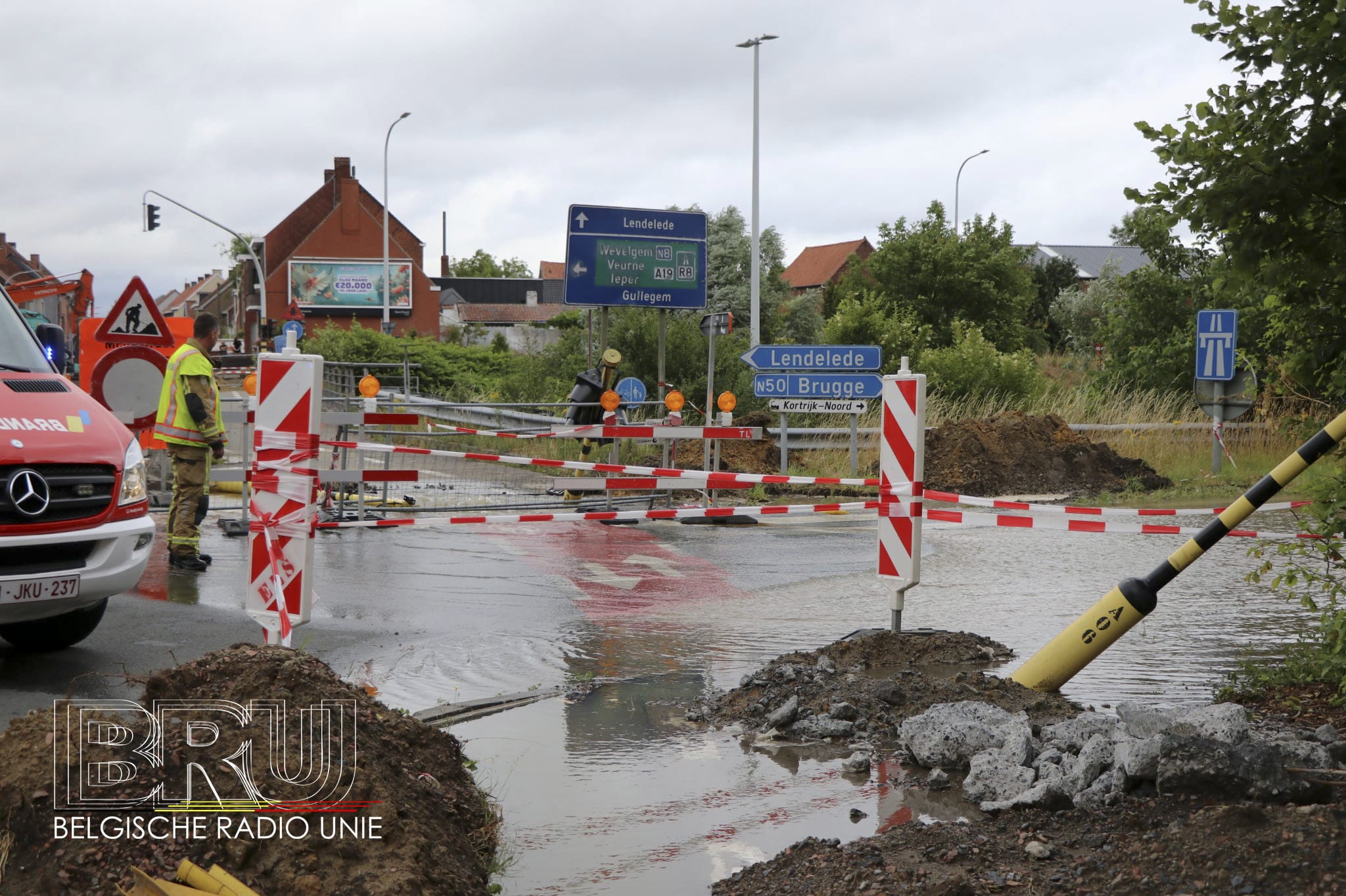 Grondverzakking en waterlek veroorzaken verkeerschaos in Heule
