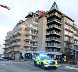 Waaghals beklimt torenkraan 'voor de grap' in Nieuwpoort