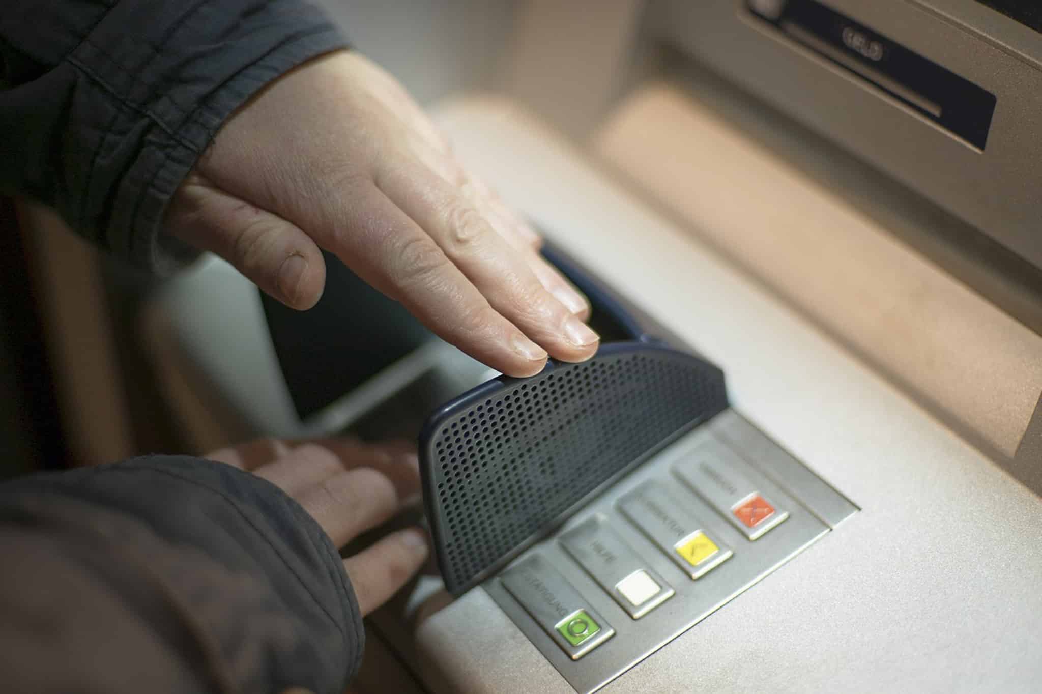 bankkaart fraude bank diefstal bankautomaat geld afhalen