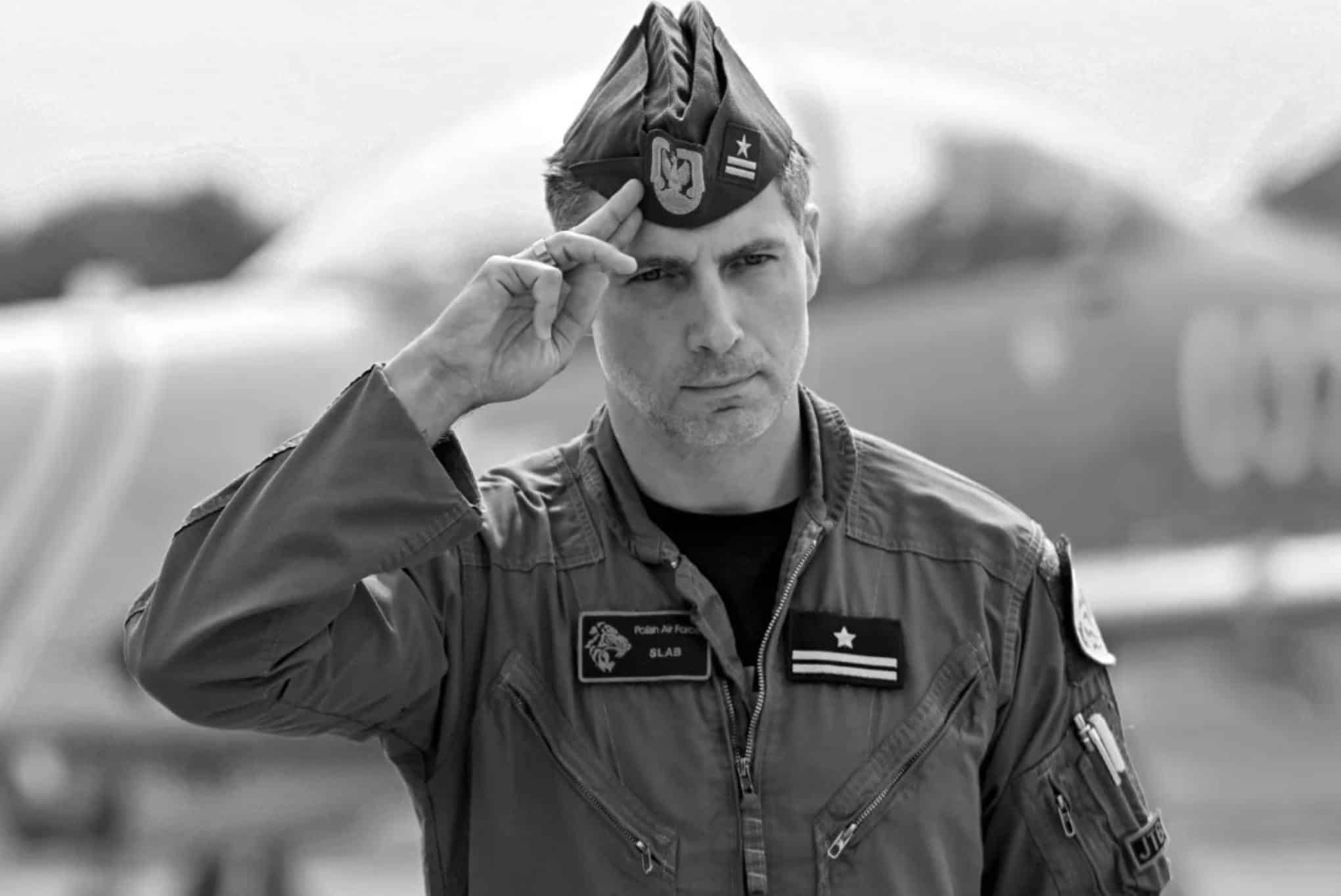 Poolse luchtmacht rouwt om dood van F-16-demopiloot Maciej Krakowian