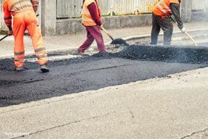 Herstelling van asfalt op brug Reigerlostraat (N370) in Beernem