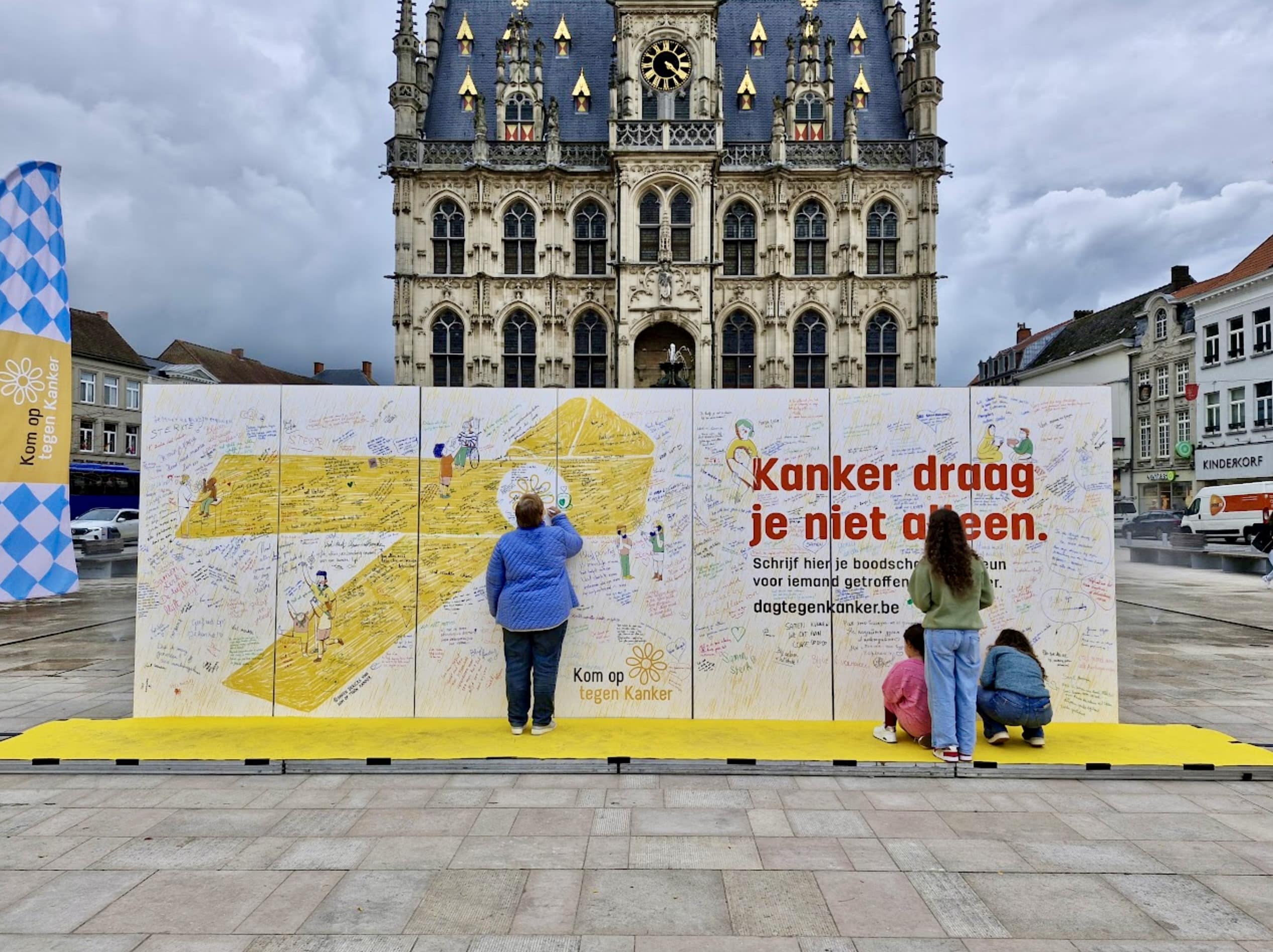Oudenaarde steunt Dag tegen Kanker met boodschap van verbondenheid op de Markt