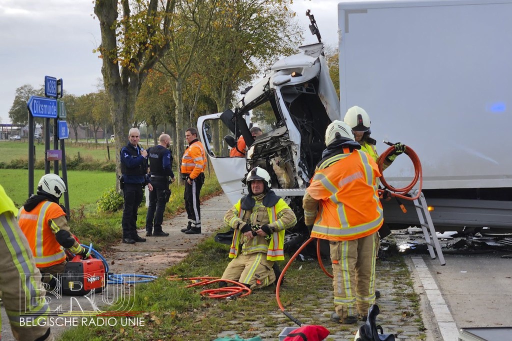 Vrachtwagen lijnbus botsen Diksmuidseweg Boezinge
