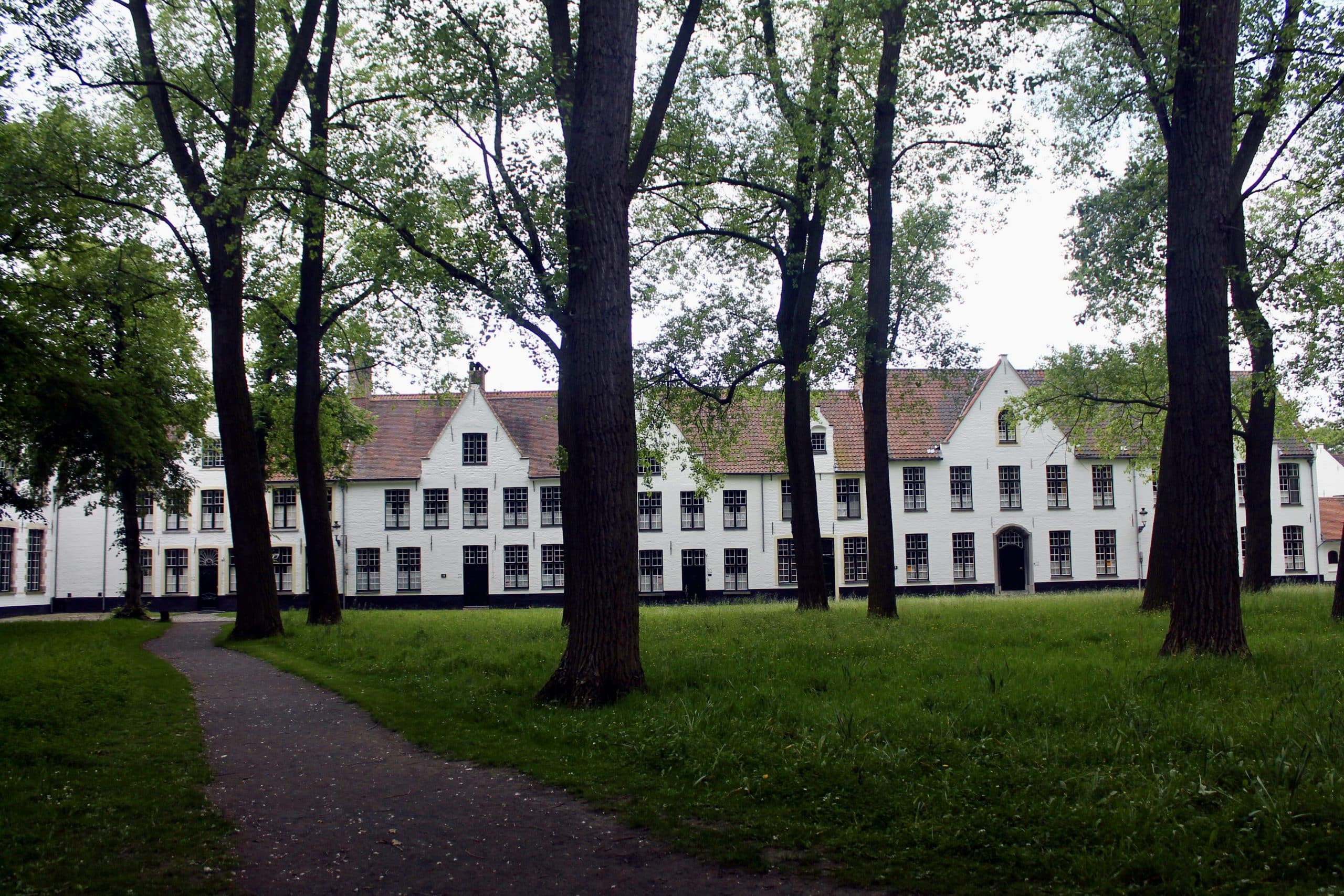 Historische boekencollectie begijnhof gaat naar Openbare Bibliotheek Brugge